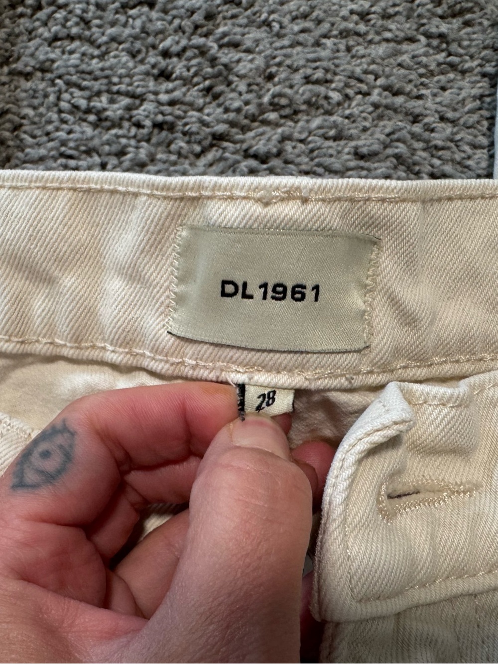 DL1961 Taylor High-Rise Crop Barrel Jeans - Picture 3 of 7